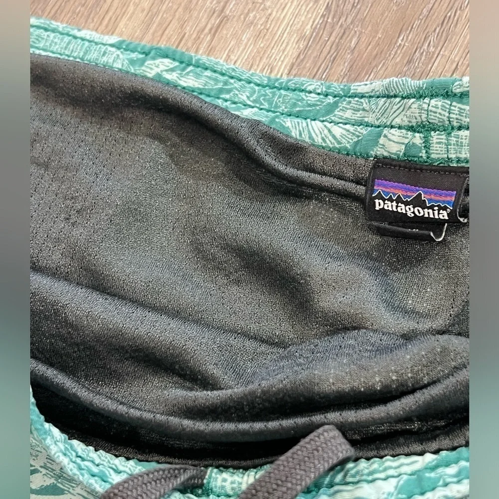 Patagonia XL Fully Lined Fish Pattern Swim Trunks